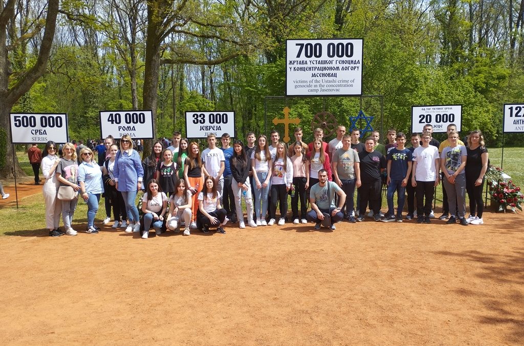 Ученици из Забрђа одали почаст невино страдалим жртвама у Јасеновцу